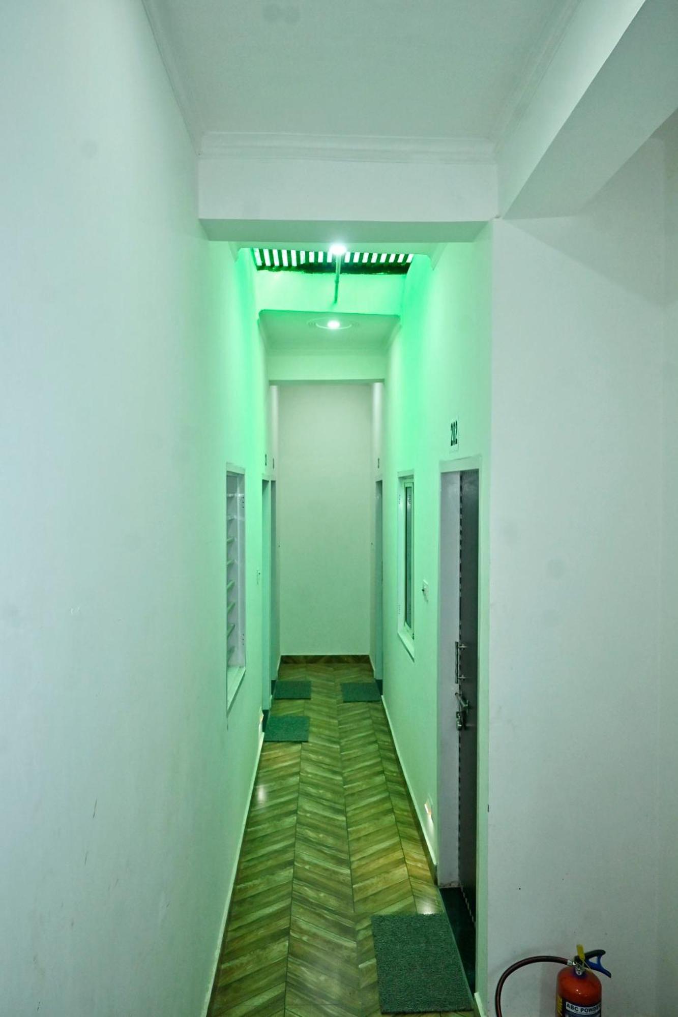 Pitambara Dham 호텔 Vrindāvan 외부 사진