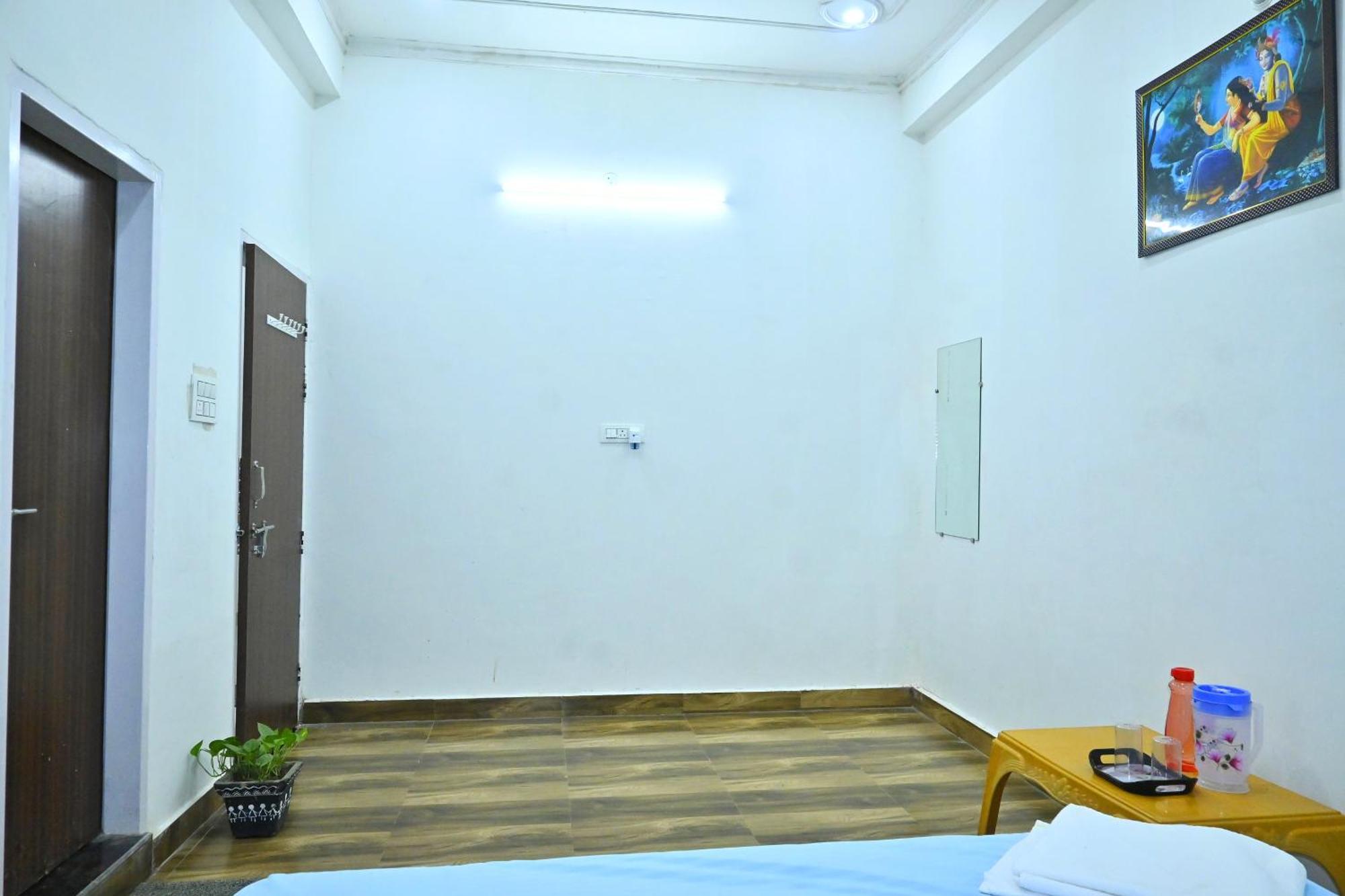 Pitambara Dham 호텔 Vrindāvan 외부 사진