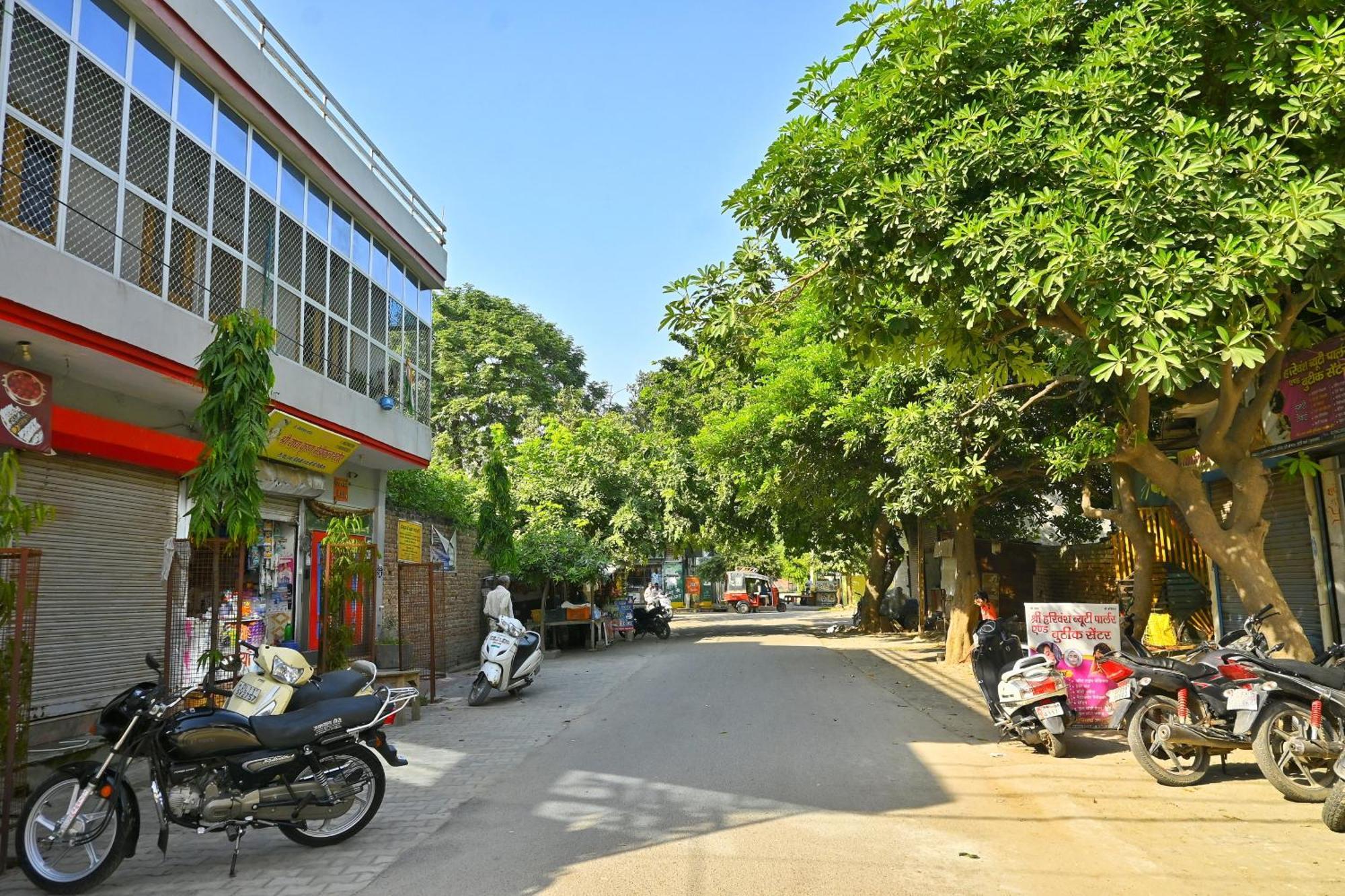 Pitambara Dham 호텔 Vrindāvan 외부 사진